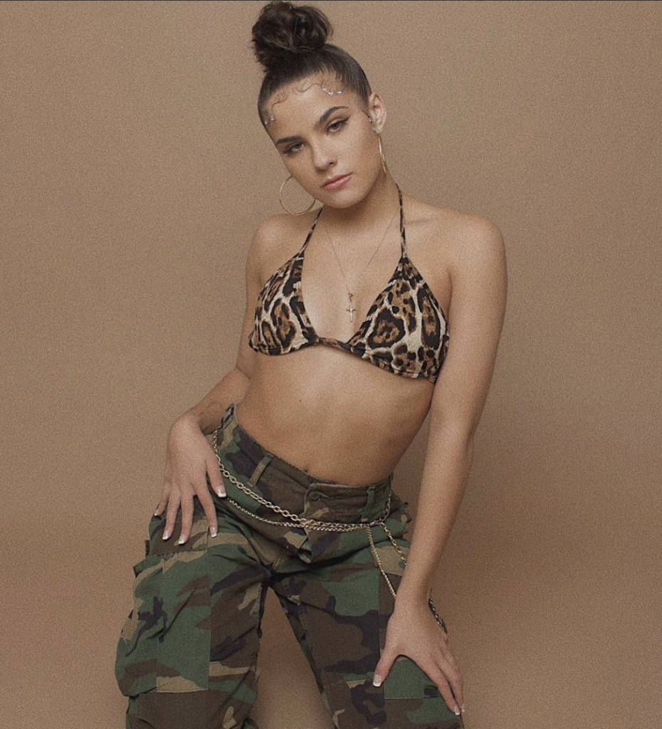 Hallee Henryy 930x1024 1